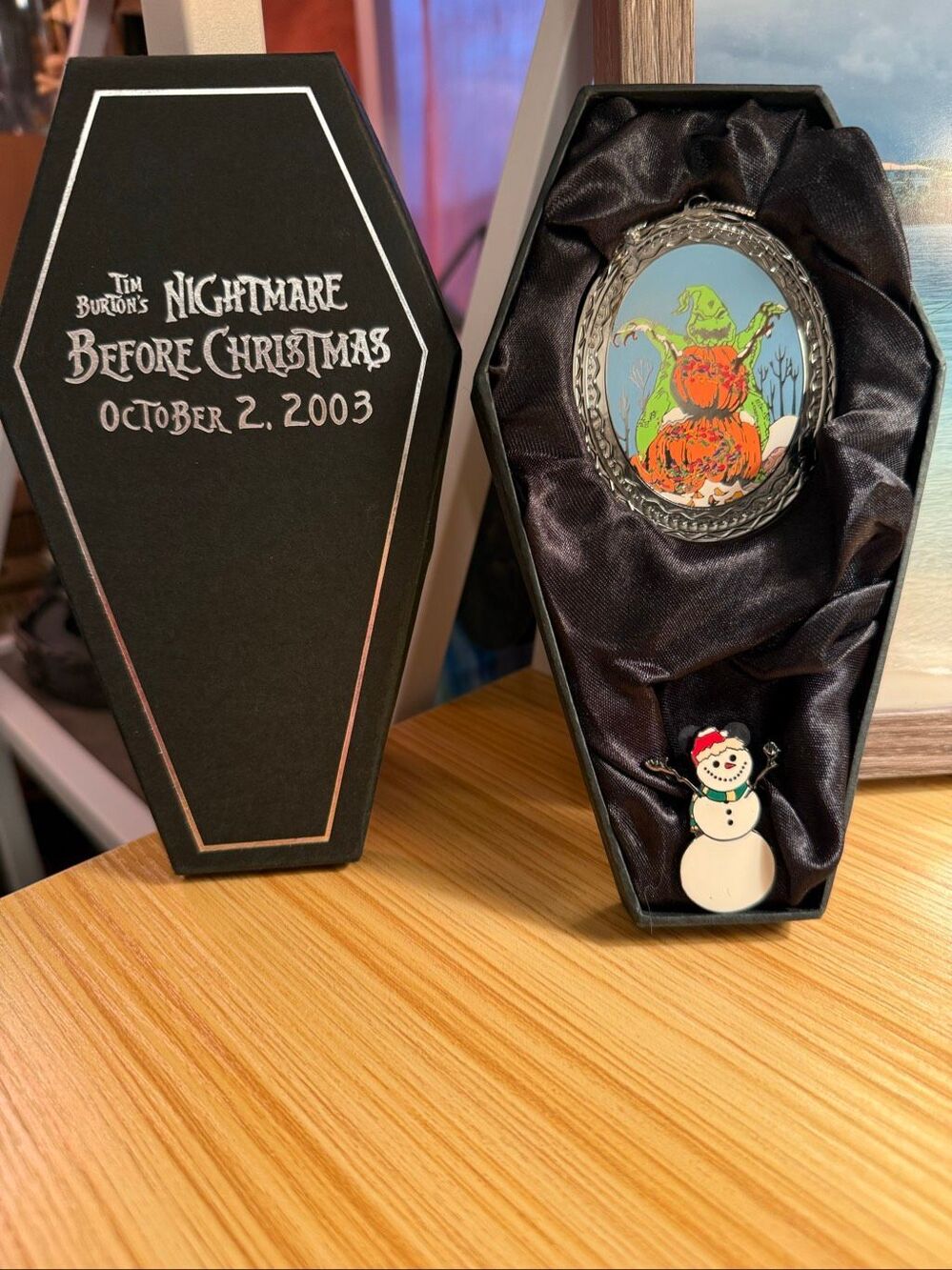 Disneyland Haunted Mansion Holiday 2003 Oogie Boogie/Snowman Coffin Box Set NIB